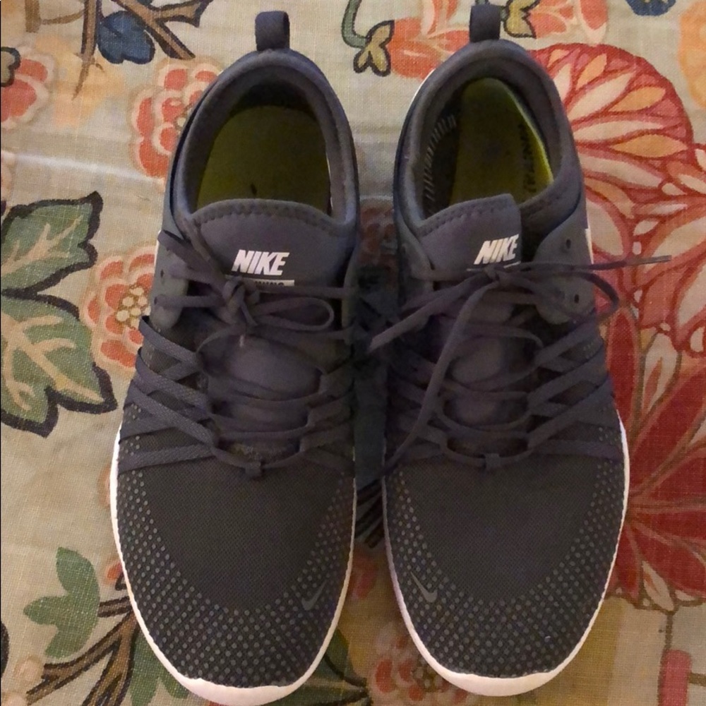 Nike Free in dark gray